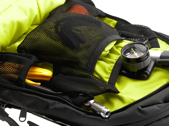 Ergon BA2 E Protect-backpack with many practical pockets inside.