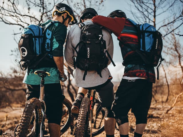 The back protector BP100 fits all Enduro and Gravity backpacks from Ergon.