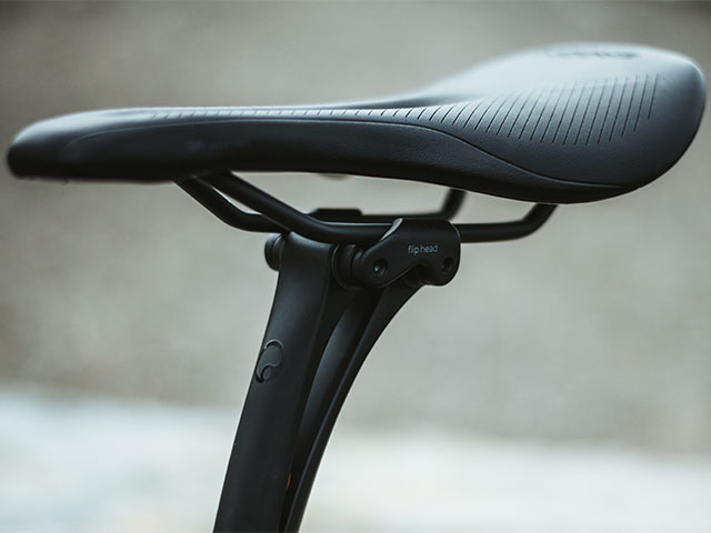 The Flip Head Kit for saddles with oval carbon rails.