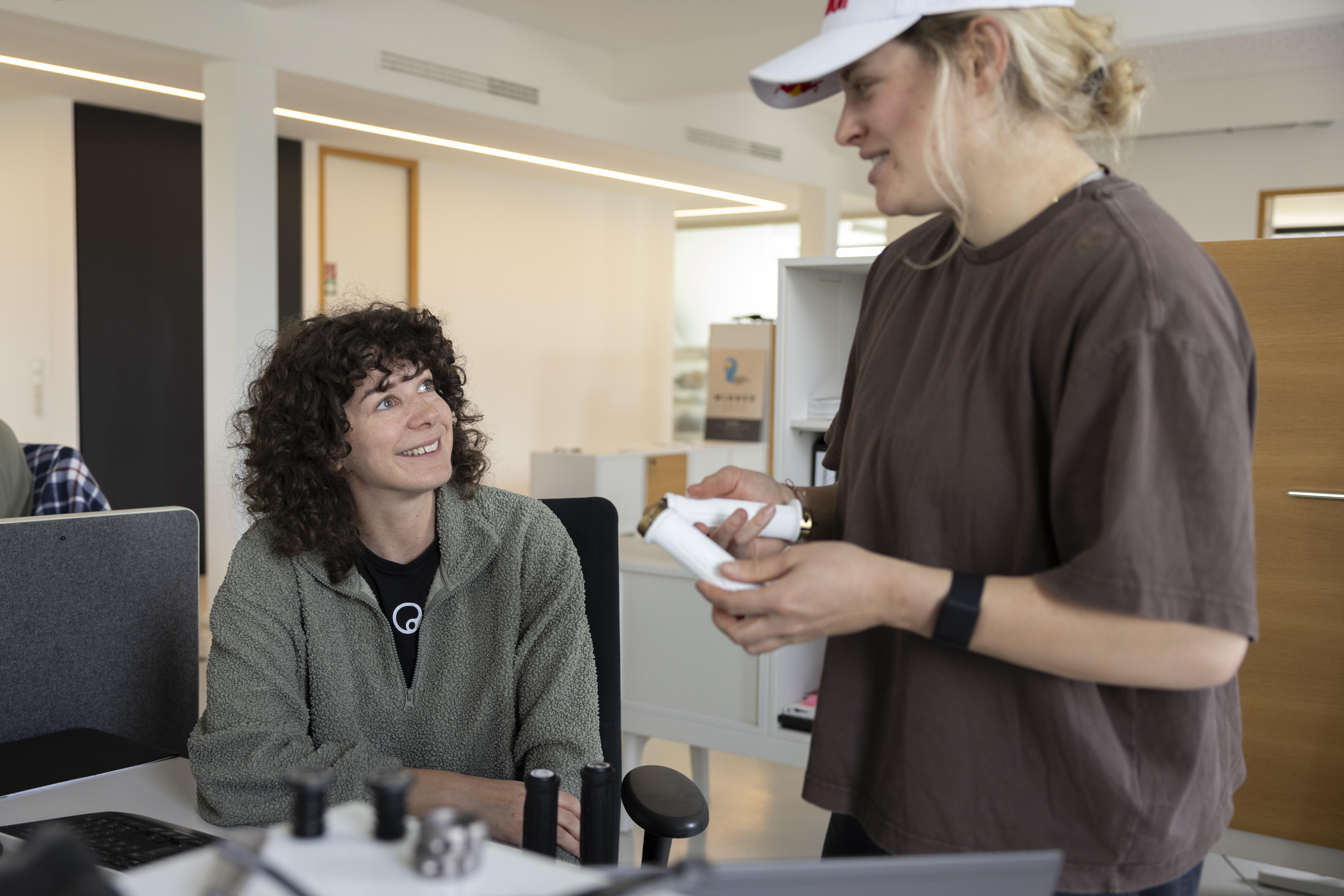 Vali Höll unterhält sich mit Ergon Designerin Julia