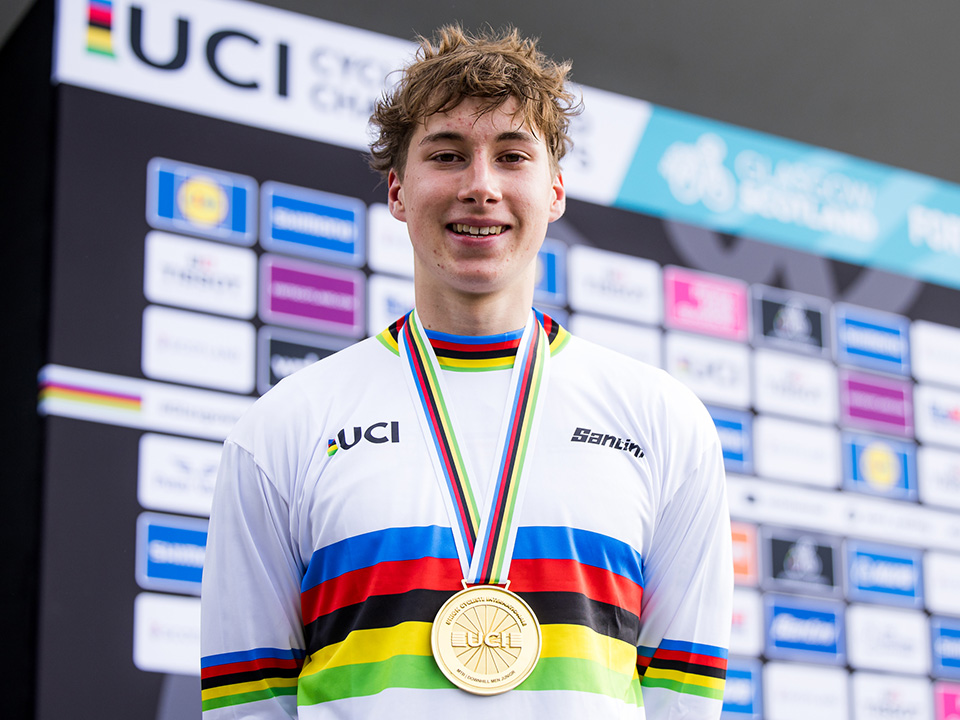 Portrait of Henri Kiefer in the rainbow jersey and gold medal around his neck on the podium of the UCI World Championships.