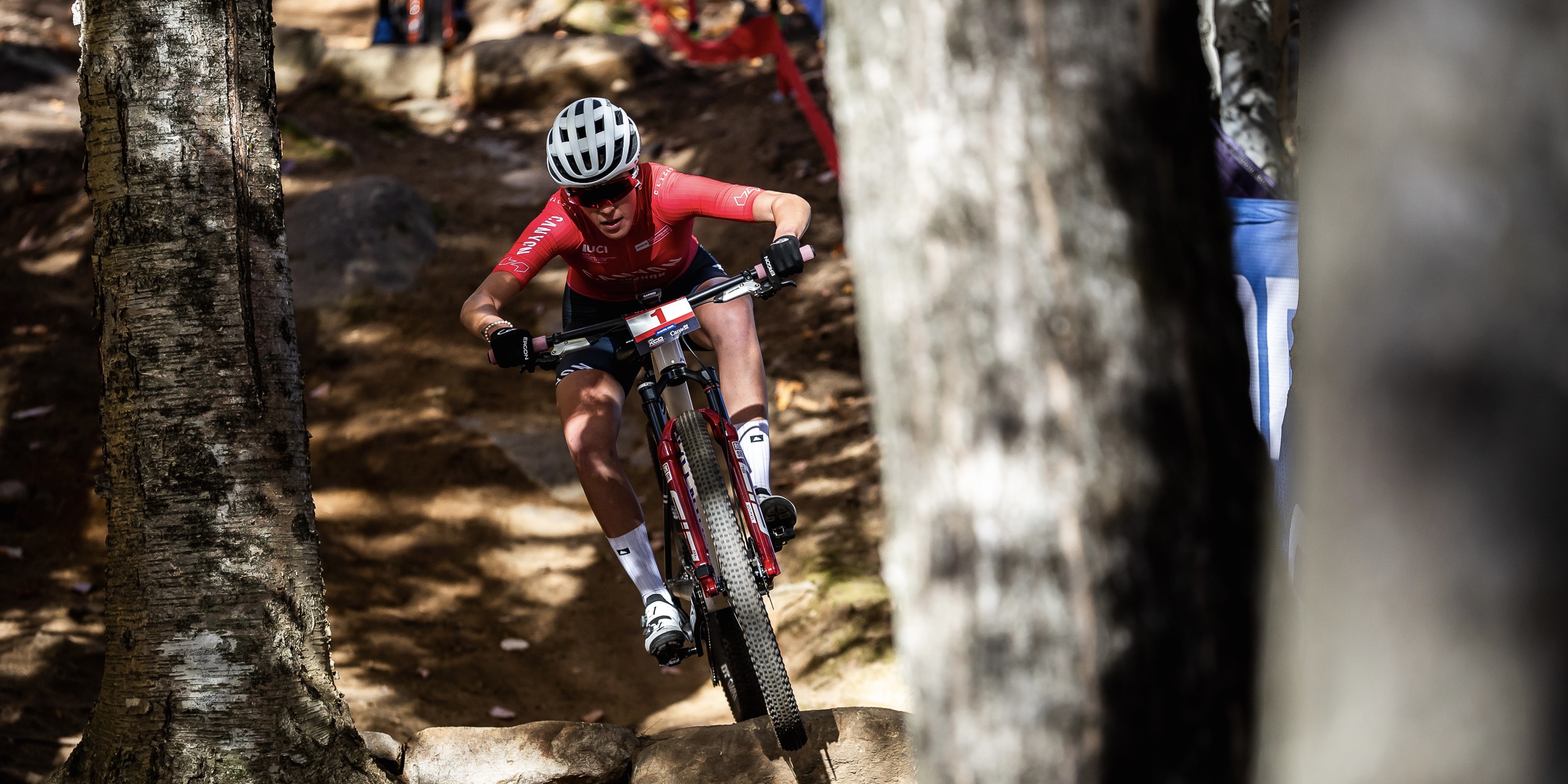 Fahrerin von Canyon CLLCTV beim Rennen in Mont Saint Anne