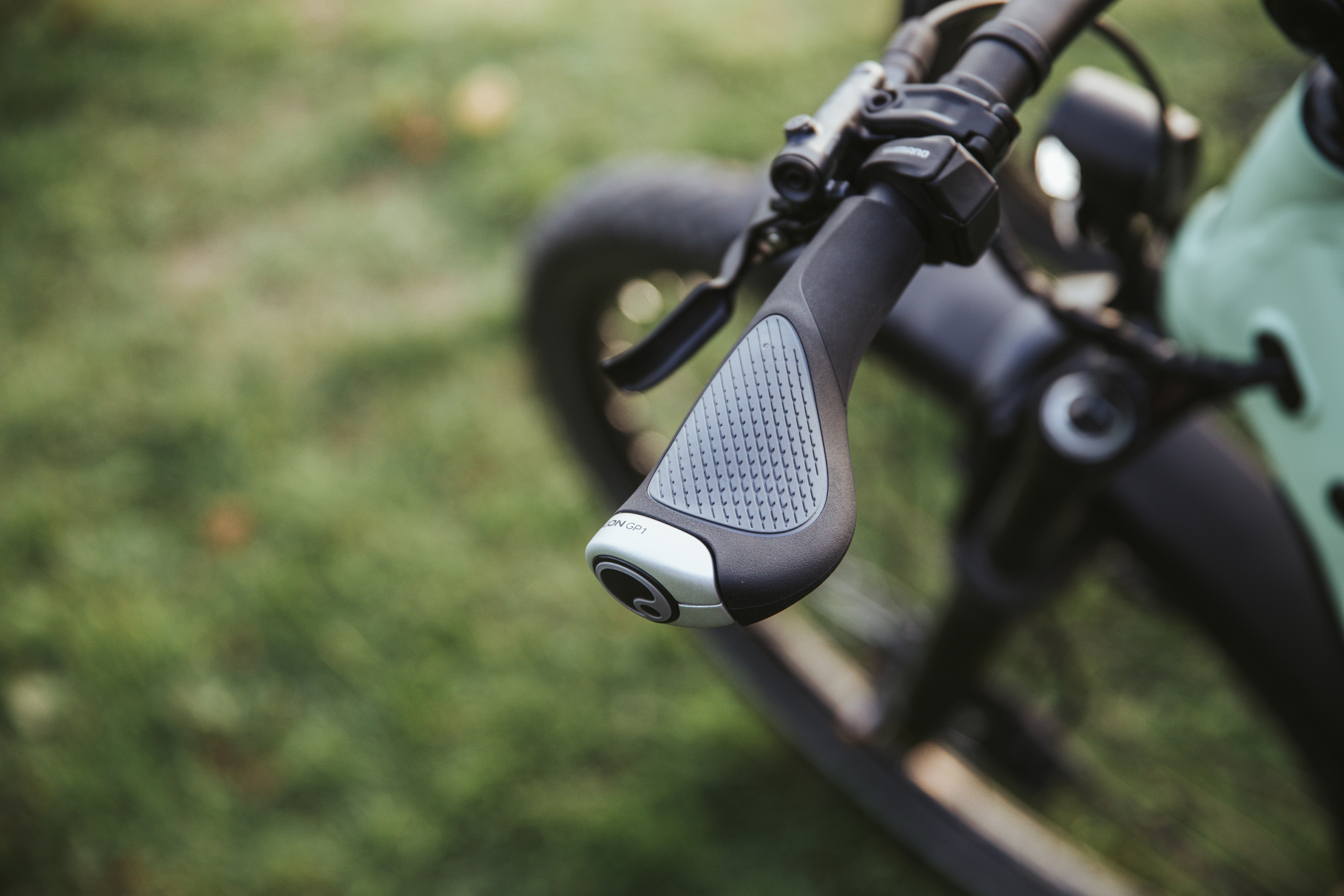 Ergon GP1 Evo montiert am Lenker eines Touringbikes