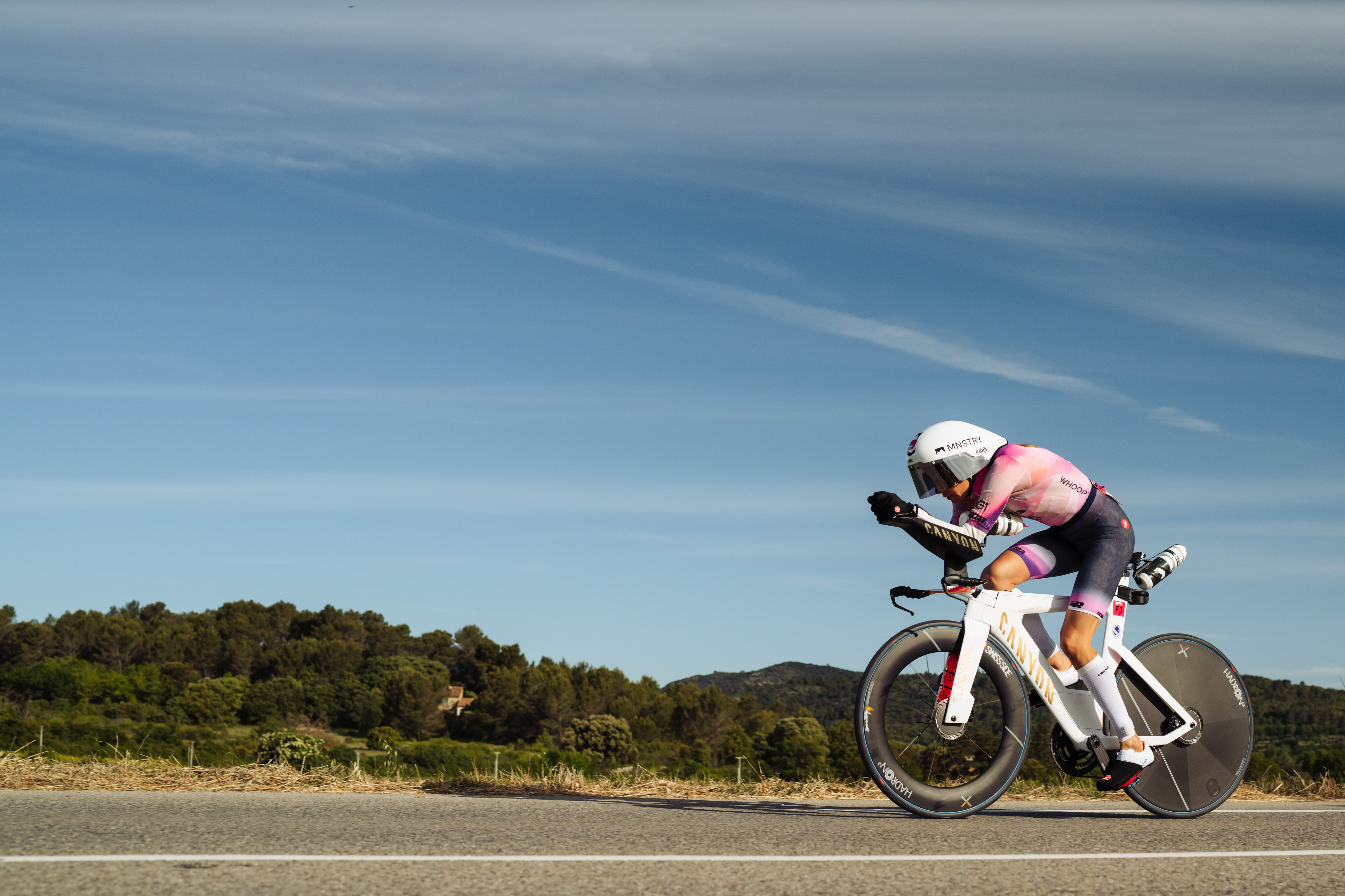 Laura Phillip auf ihrem Triathlonrad