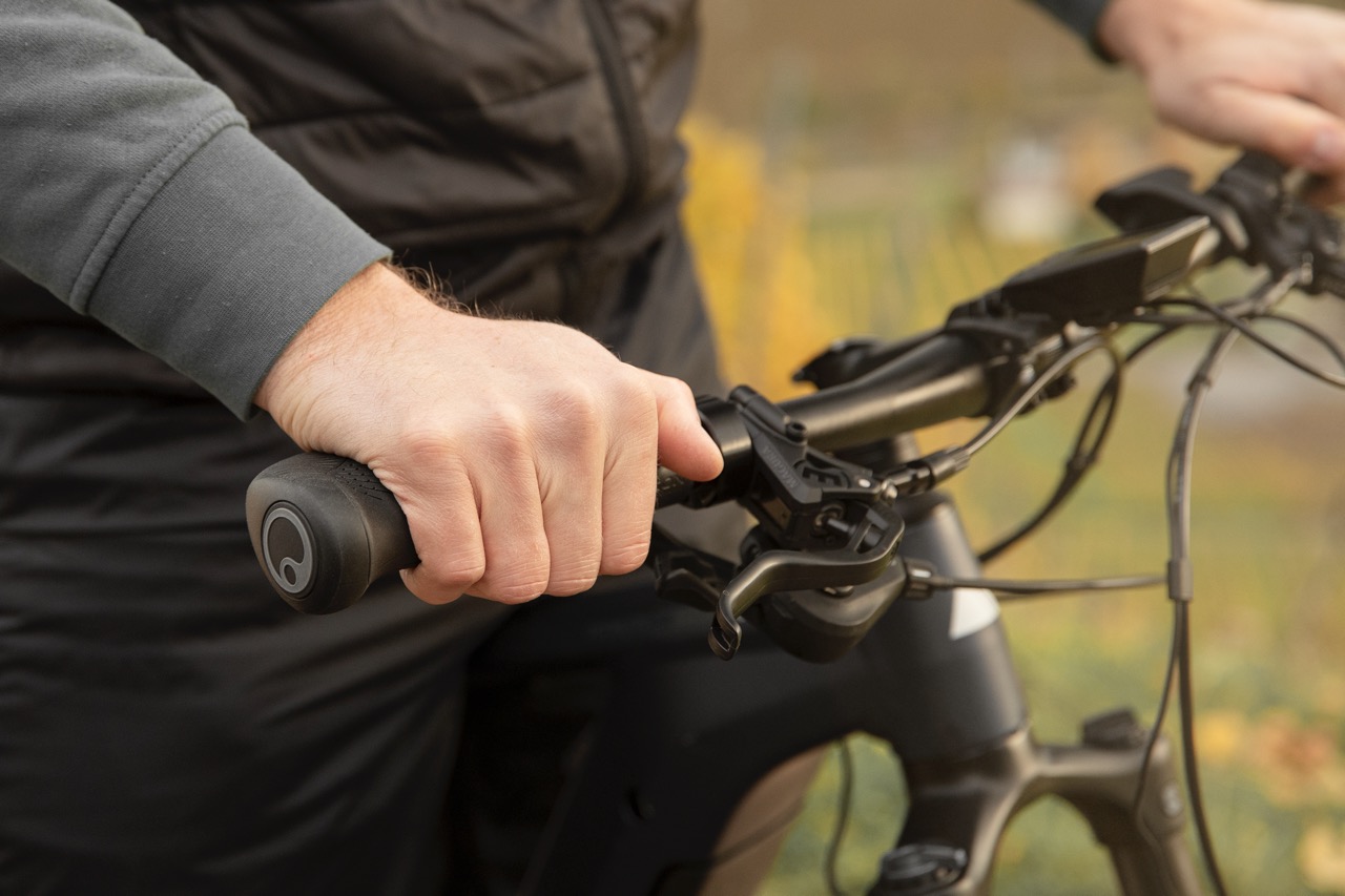 Nahaufnahme von den ergonomischen Ergon GT1 Griffen.