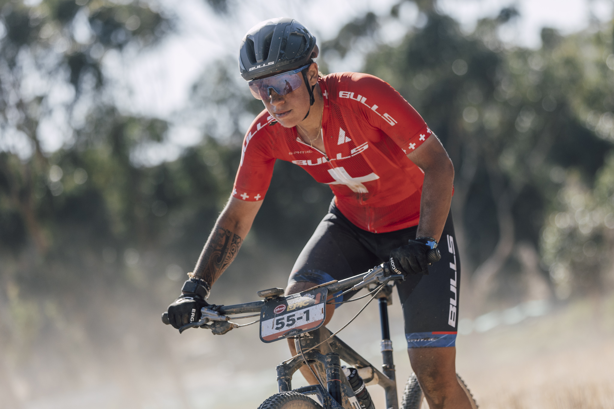 Irina Lützelschwab vom Team Bulls beim Cape Epic 2025