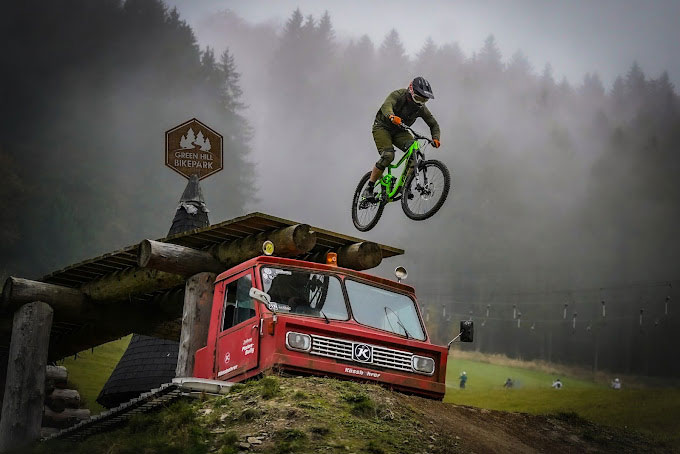 Bikeparl Greenhill. Rider jumps over truck.