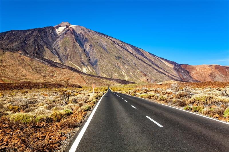 Vulkanische Landschaft bei Narices del Teide auf Teneriffa mit Radroute.