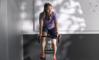 Ergometertest Radfahrerin beim Ergometertest im Labor
